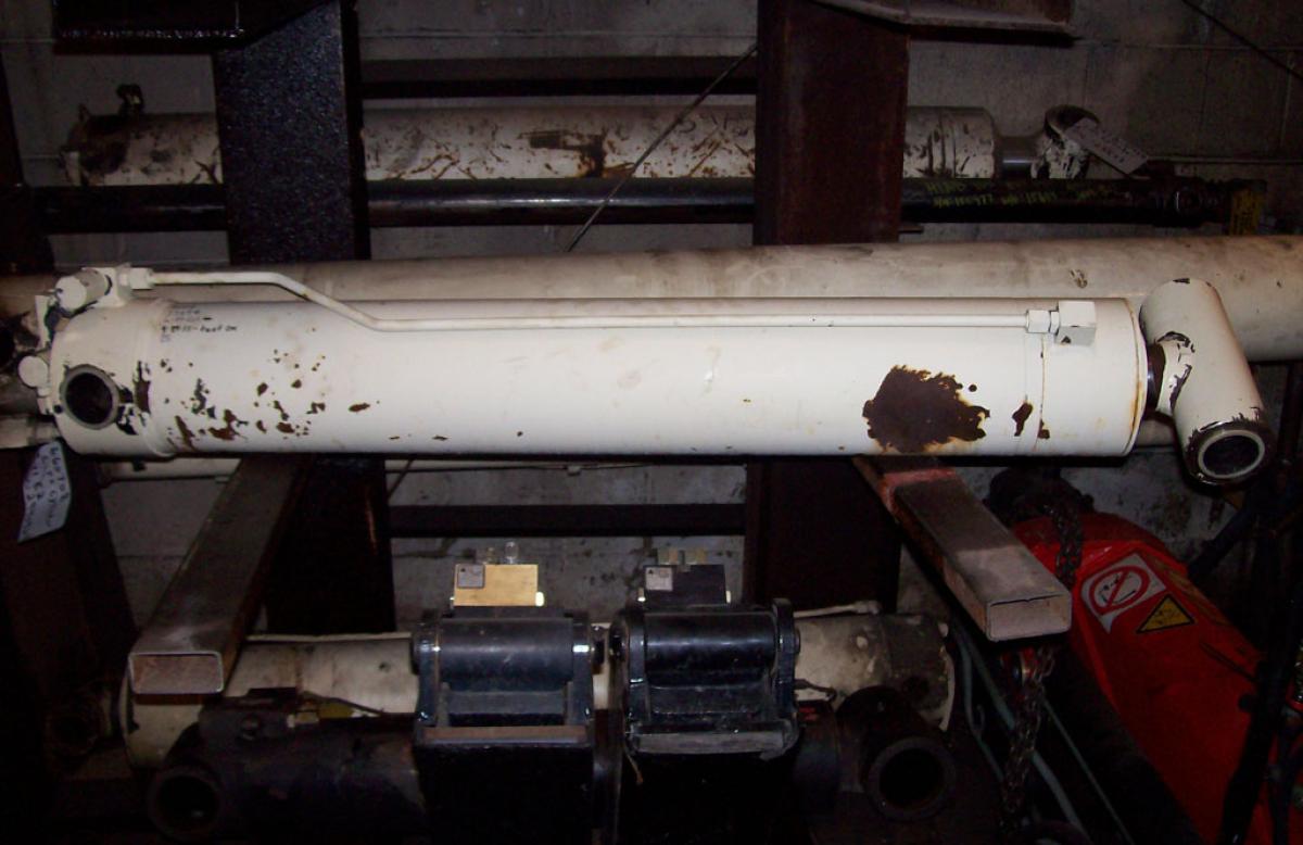 National Crane Lift cylinder Runnion Equipment Company